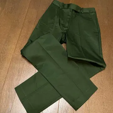 콩트와르 데코토니에 올리브 그린 팬츠