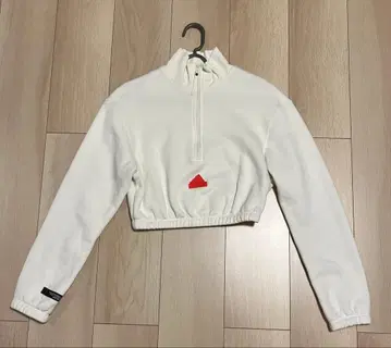 아디다스 하프 지퍼 크롭 맨투맨