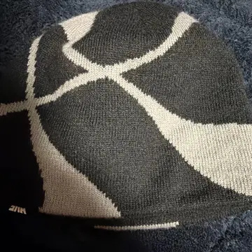 기하학 패턴 니트 모자 프리 사이즈 블랙과 그레이