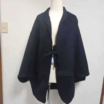 일본 국내의 일본 의류 코트 제조사에서 제작한 모몽가 코트 블랙