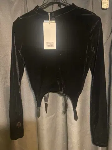 AND MARY 블랙 크롭 상의 F 사이즈