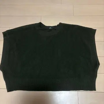 다크 브라운 리브 니트 베스트