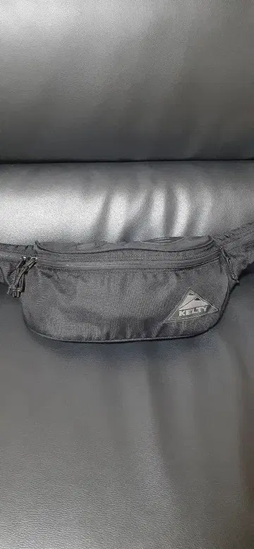 새상품급 KELTY 켈티 올 블랙 어반 미니 파니 힙색