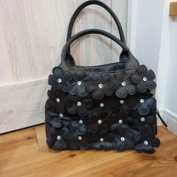 GALLERY VISCONTI 블랙 꽃 모티브 핸드백