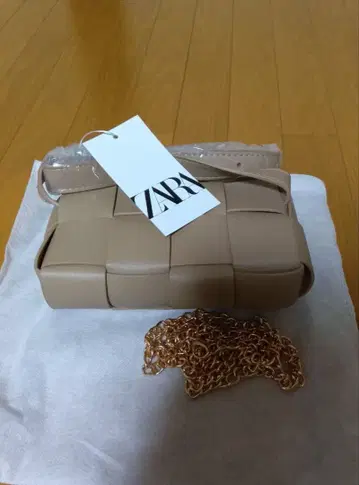 ZARA 베이지 뜨개질 숄더백