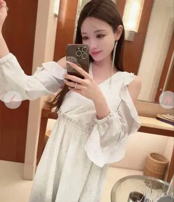 rady 플라워 어깨 트임 프릴 맥시 원피스 화이트