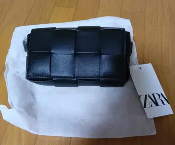 ZARA 블랙 패딩 숄더백