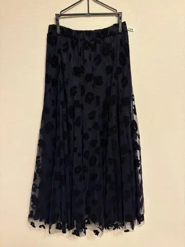 TRANOI. 플라워 프린트 플레어 스커트