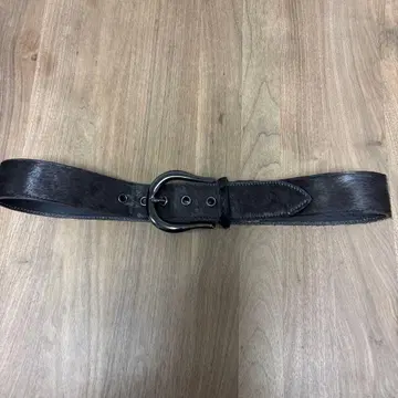 다크 브라운 털 달린 가죽 벨트 원형 버클