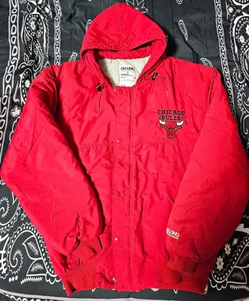 CHICAGO BULLS 후드 부착 자켓 레드