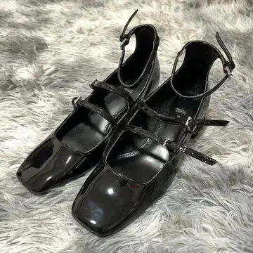 새상품급 ZARA 블랙 스트랩 스퀘어 펌프스 에나멜 23cm