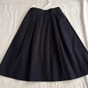 마가렛호웰 블랙 플레어 스커트