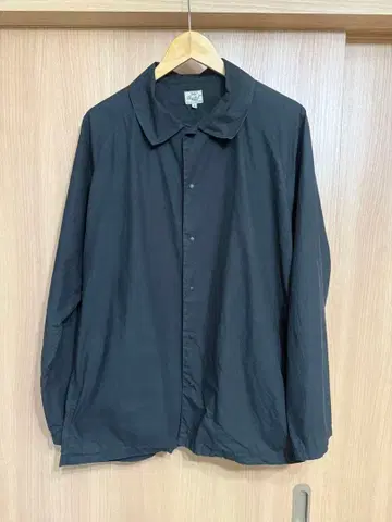 트레이드마크 골드 스냅 버튼 셔츠