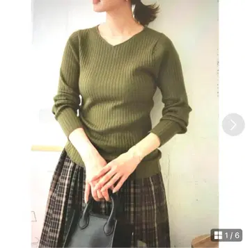 쫀쫀 리브 V넥 니트