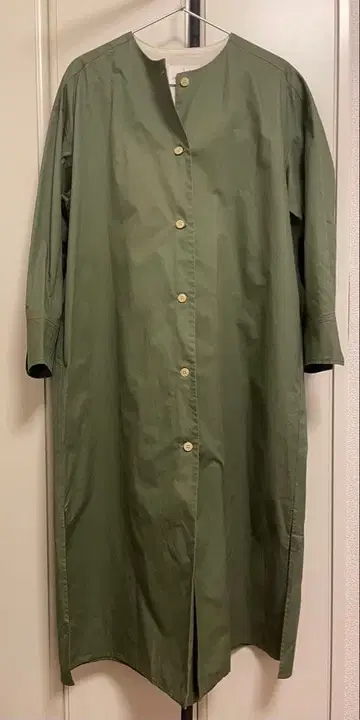 올리브 그린 노카라 코트