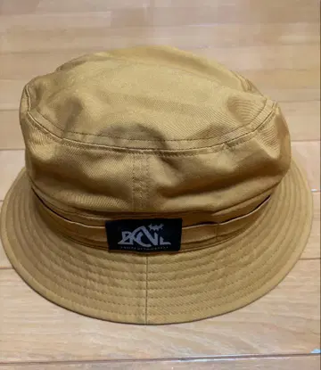 BackChannel 버킷 햇 코요테