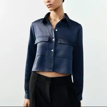 새상품급 [ ZARA ] 크롭 새틴 셔츠 네이비 L