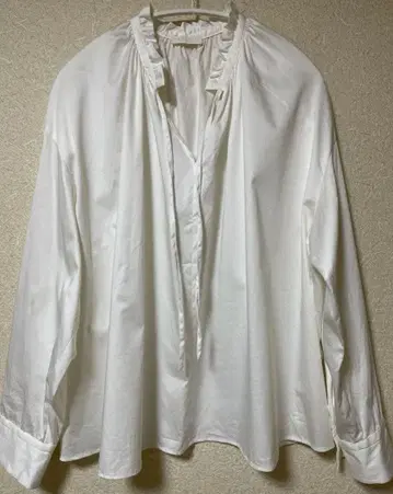 [ 새상품급 ] ballsey 하이카운트 새틴 넥 프릴 블라우스