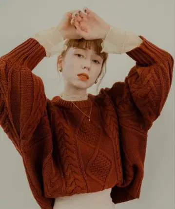 hinari 케이블 짜임 볼륨 니트 니트 테라코타