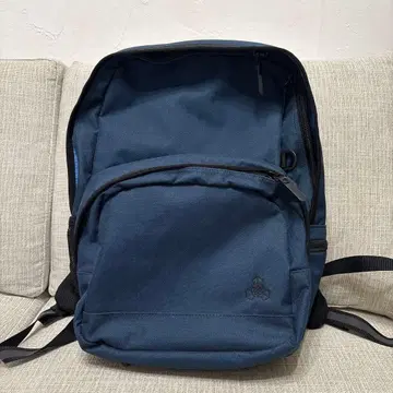 네이비 백팩 중학생 고등학생 로고 있음