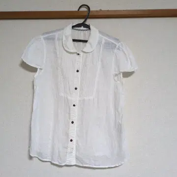 화이트 카라 부착 반팔 셔츠