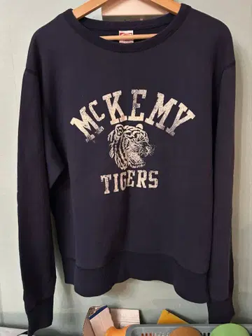 체스윅 칼리지 프린트 맨투맨