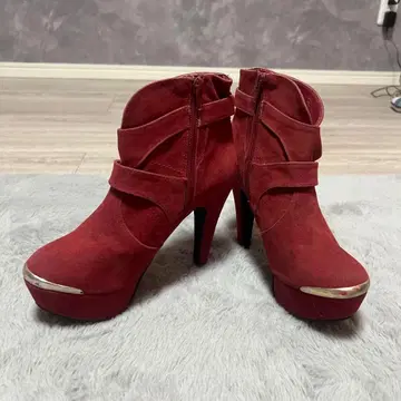 빨간색 스웨이드 하이힐 부츠