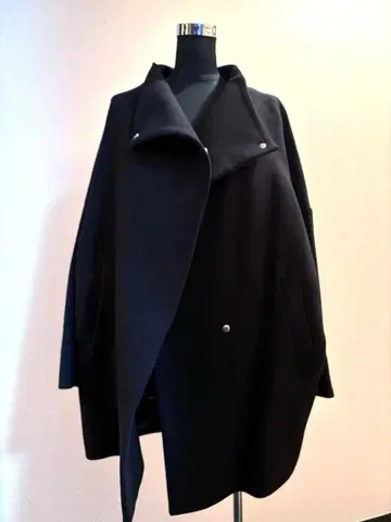 스캇 계열 메틀리제 새상품 블랙 코트