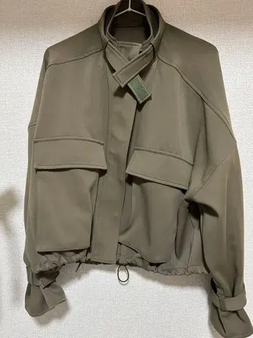 올리브 컬러 숏 기장 자켓 사이즈 38