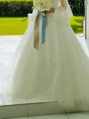 [ WITH A WHITE ] 웨딩 드레스 오버 스커트