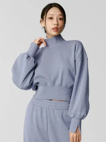 xexymix 라벤더 하이넥 크롭 맨투맨