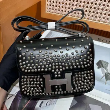 스터드 장식 숄더백 블랙 가죽 느낌 미니 사이즈