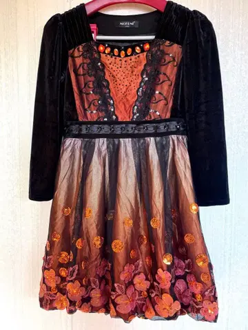 꽃무늬 스팽글 자수 원피스 드레스