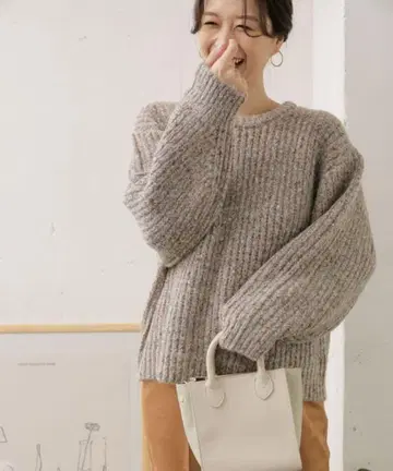 어반 리서치 DOORS 팬시얀 크루넥 니트