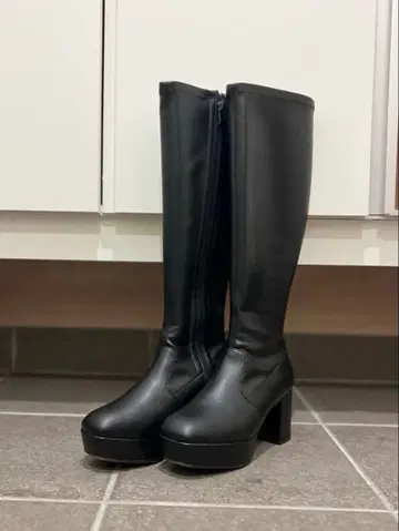 블랙 롱 부츠 사이드 지퍼 부착