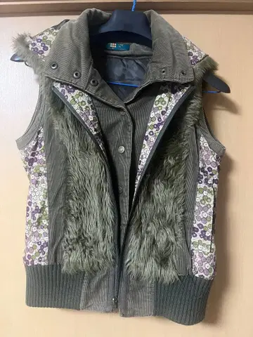 LIVE IN COMFORT 후드 부착 올리브 그린 다운 자켓