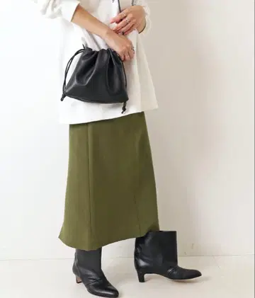 새상품급 스픽앤스팬 워셔블 스트레치 타이트 스커트