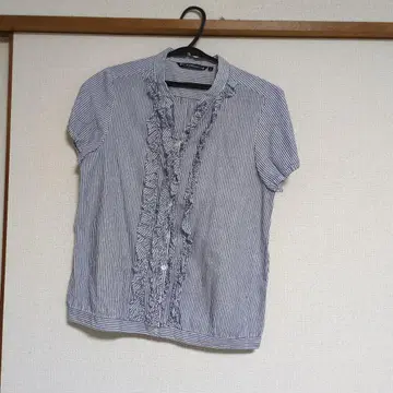 스트라이프 패턴 프릴 반팔 셔츠