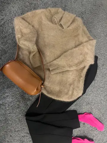 터틀넥 스웨터 니트 라쿤