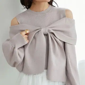 MAJESTIC LEGON 비쥬 리본 어깨 트임 니트 핑크