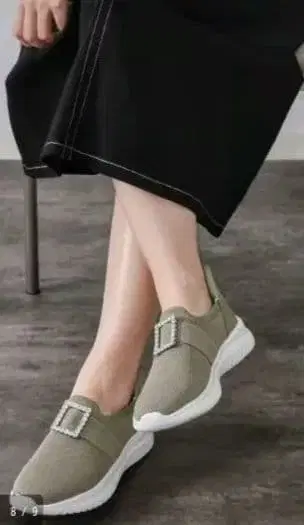 이번 시즌 경량 비쥬 장식 니트 스니커즈