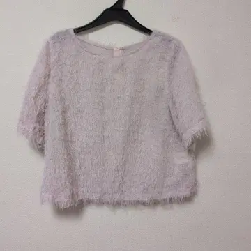 [ 새상품 ] 옅은 핑크색 크롭 기장 복슬복슬 니트 상의 36 사이즈