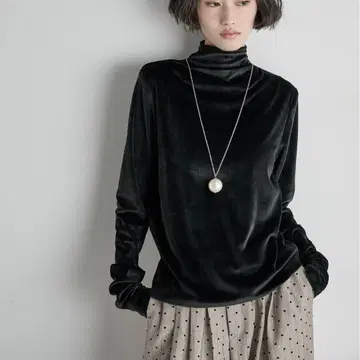 [택 포함 새상품] 하이넥 핑거홀 커프 벨로아 상의 블랙