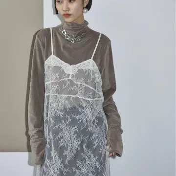 [택 포함 새상품] 하이넥 핑거홀 커프 벨로아 상의 그레이지