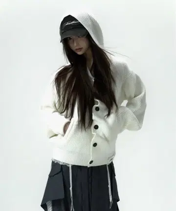 theredthread S button knit hoodie ivory