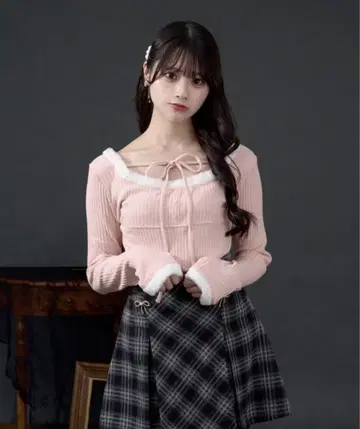 Palelfy 퍼가 달린 컷 리브 상의 핑크 팔엘피