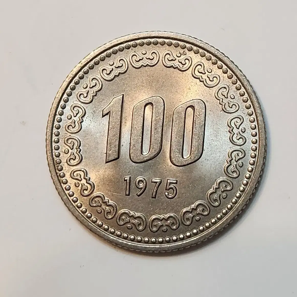 1975 100 won coin on Bunjang Global Site.
