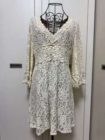 그레이스 컨티넨탈 아이보리 레이스 원피스 긴팔