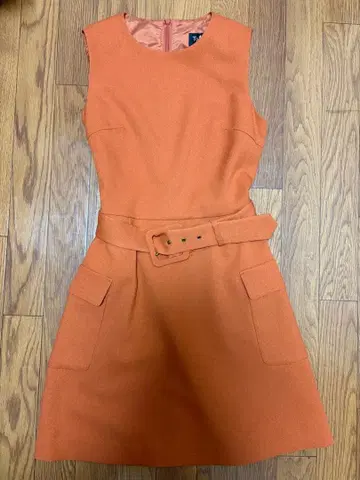 To b. by agnes b. 오렌지 슬리브리스 무릎 기장 원피스