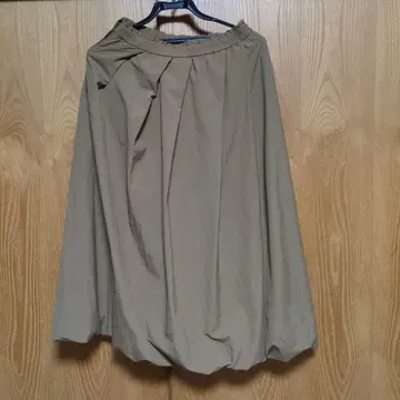 카키 나일론 플레어 롱 스커트